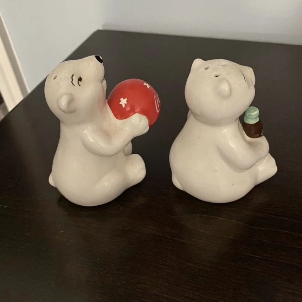 Vintage Coca Cola Polar Bear Salt and Pepper Shakers Set Ceramic Holiday Decor